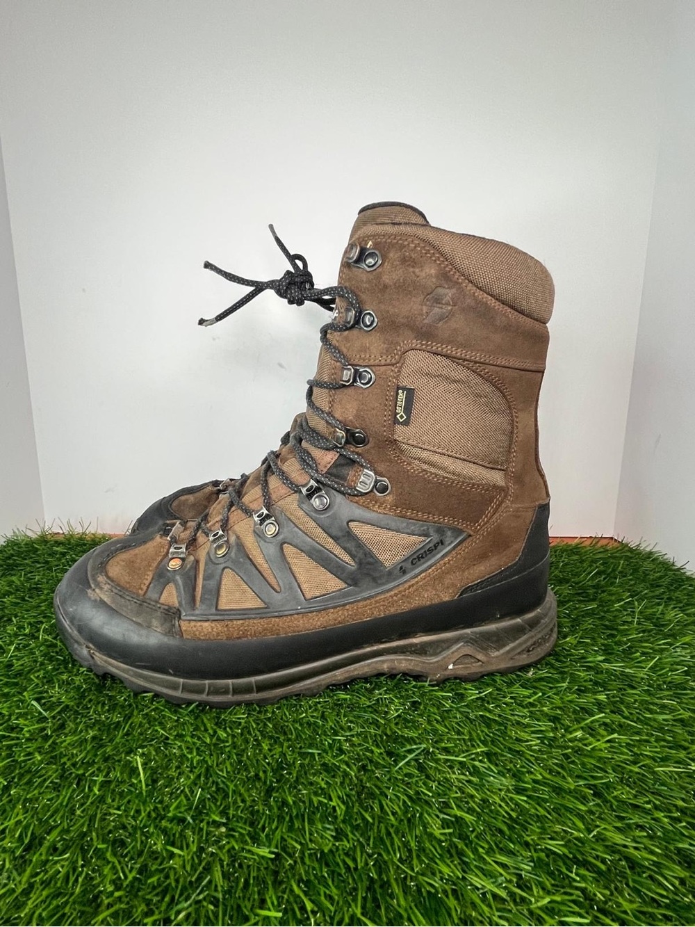 Men's Brown Insulated Trail Boot with Secure Lace Fit